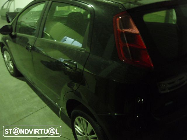 Fiat Grand Punto (2009)-salvado-Material diverso de mecanica e chapa