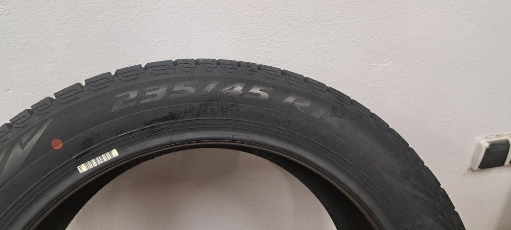 Pirelli Ice Zero 235/45/R18