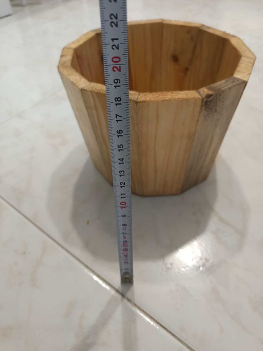 3 Vasos em madeira envernizada