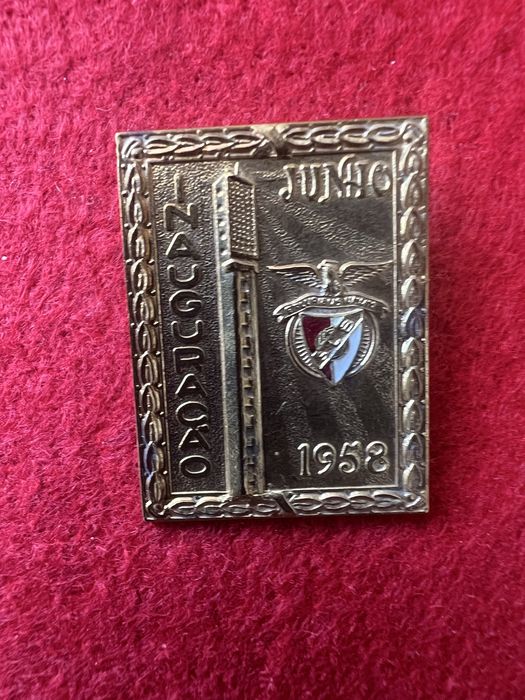 SLB - BENFICA - CRACHÁ HISTÓRICO antigo  - Junho de 1958 - Inauguração das torres de iluminação do estádio