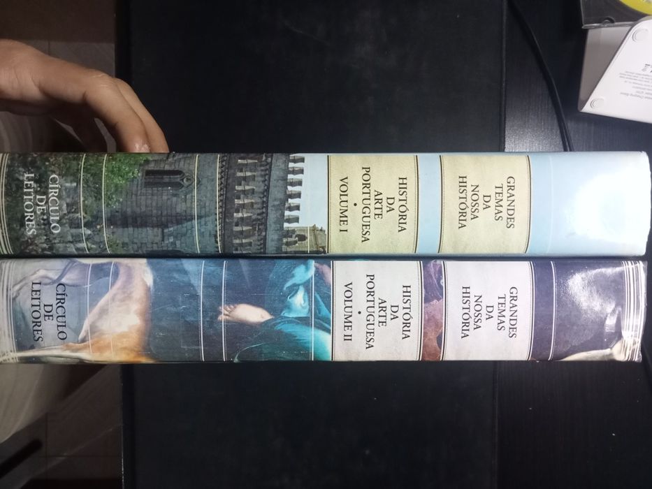 Vendo livros da história de arte portuguesa 3 volumes Urgente