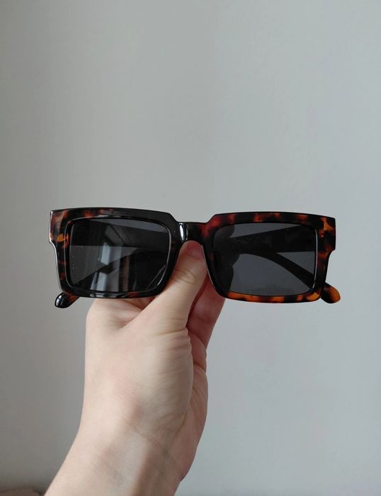 Nowe damskie kwadratowe okulary przeciwsłoneczne.