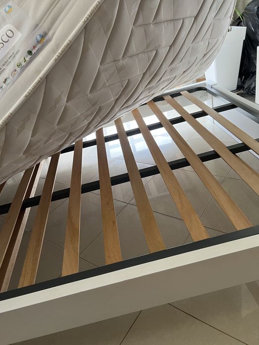 Cama de casal de madeira 160x215