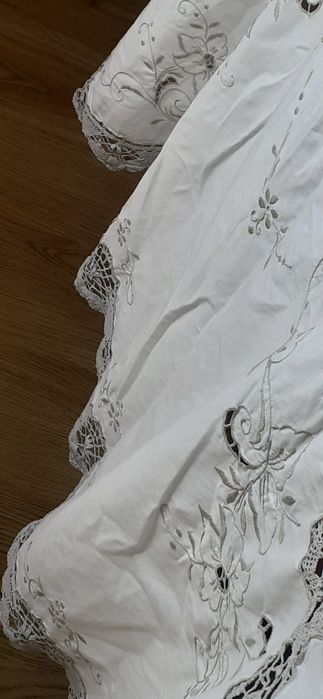 Magnífica Toalha Veneziana Nova