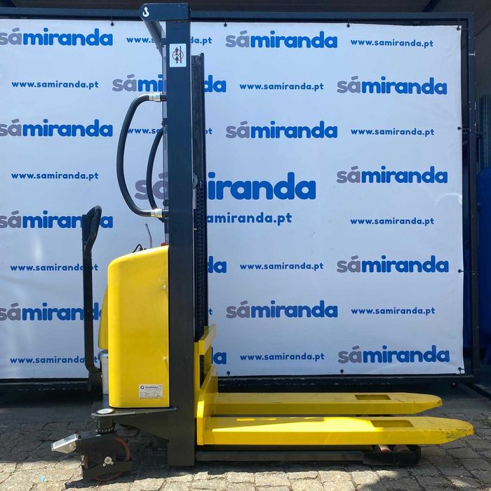 Stacker com Elevação Elétrica