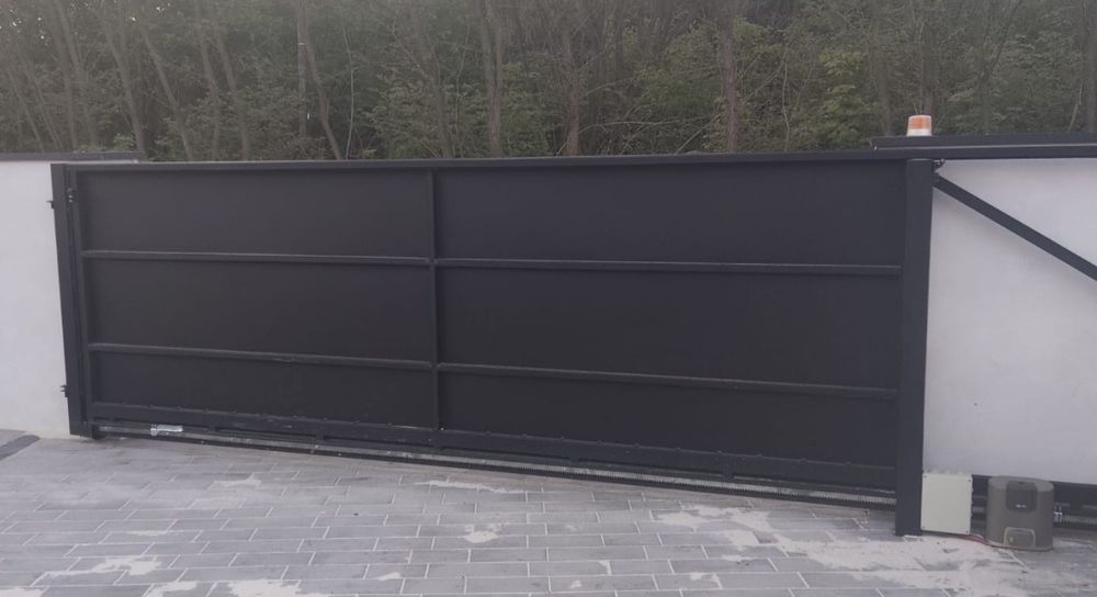 Automat do bramy wjazdowej, przesów z montażem