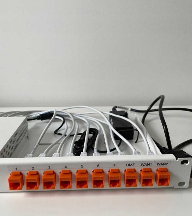 Fortinet FortiGate FG-60D – Firewall UTM + Rack Kit + Patchcordy