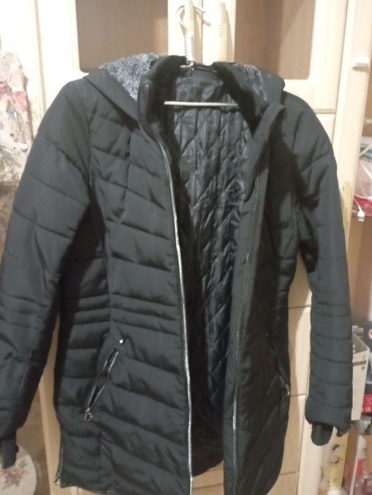 Теплая женская куртка отличная ткань