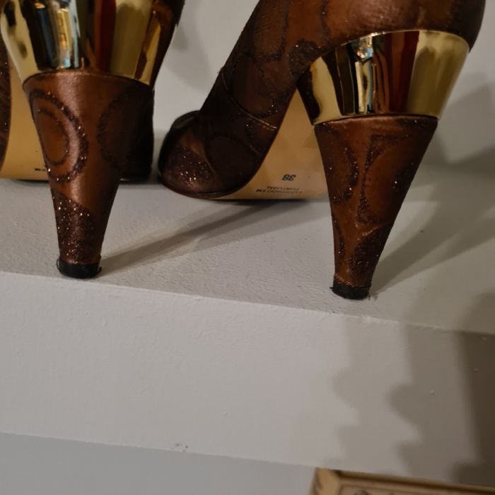 Sapato bronze 38