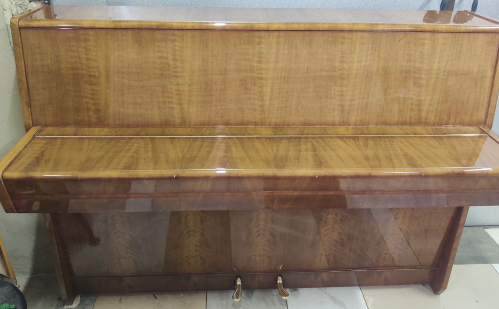 Продам піаніно  PETROF