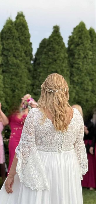 Suknia ślubna boho rękawy koronka lekka 44