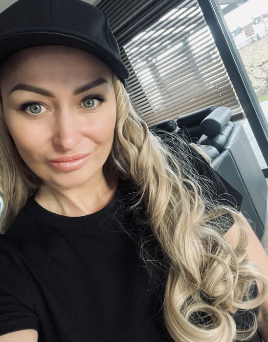 Peruka blond czapka z daszkiem