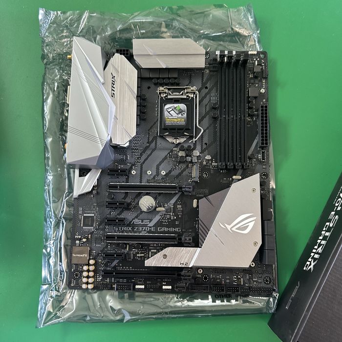 Материнська плата Asus Rog Strix Z370-E Socket