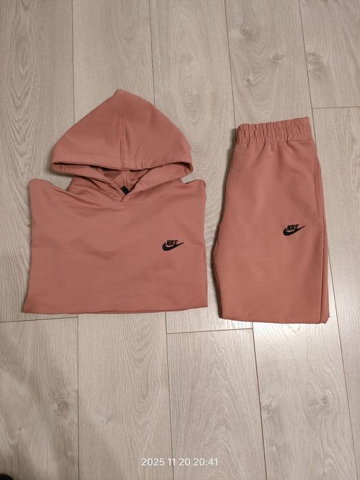 Dres Nike pudrowy róż rozmiar S
