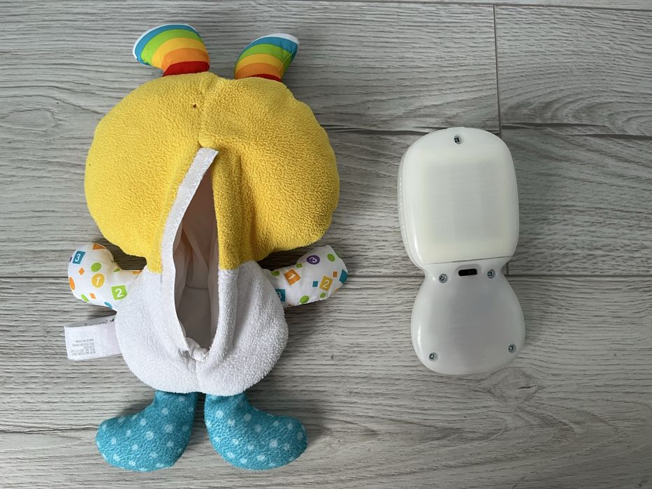 Zabawka interaktywna Śpiewający BeBo przytulanka Fisher Price
