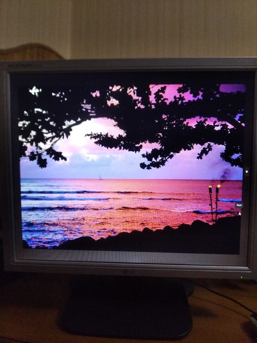 Монітор LG Flatron  lcd 19 дюймів