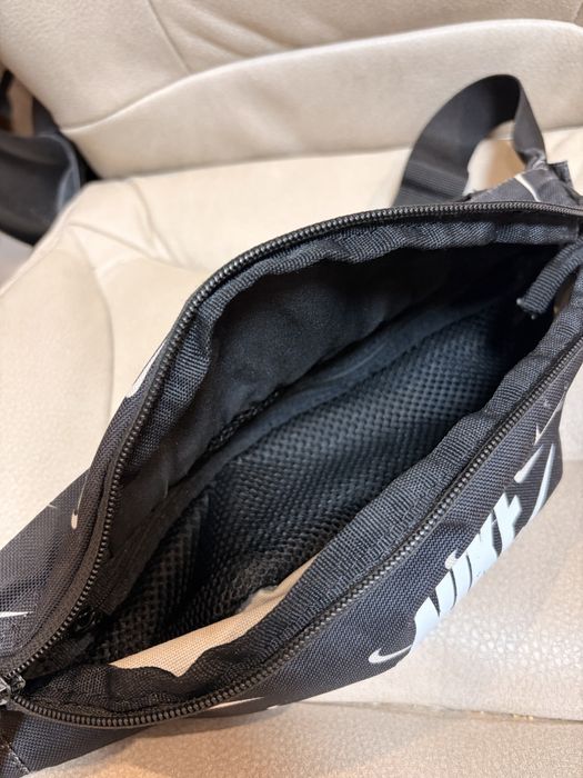 Поясная сумка-бананка Nike