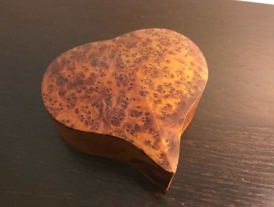 Guarda-jóias em madeira exótica