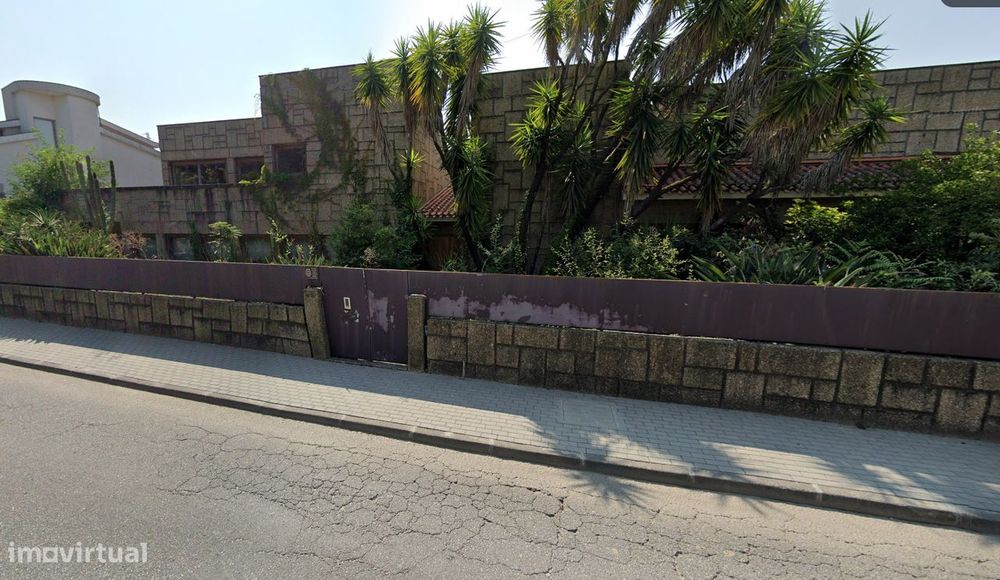 Moradia Guimaraes ( Azurem ) Retoma Banco