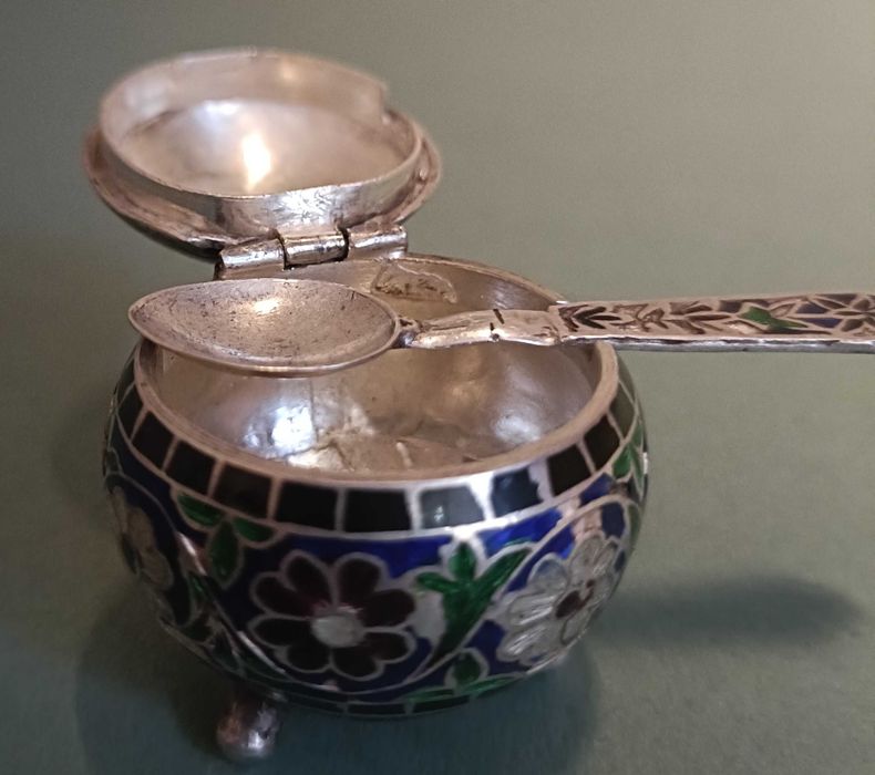Solniczka ze srebra i emalii CLOISONNE