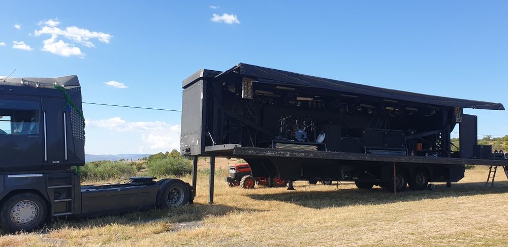 Palco movel com camiao e gerador