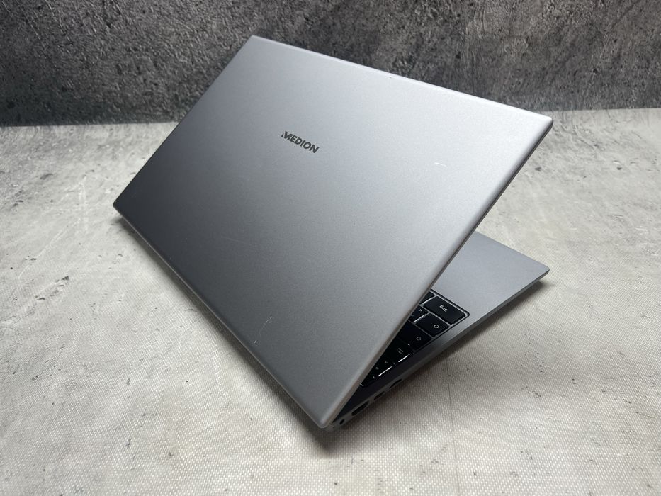 Medion / i5 1135G7 4.2GHz / 8GB DDR4 / 256SSD / IRIS / 15.6 FHD / W11