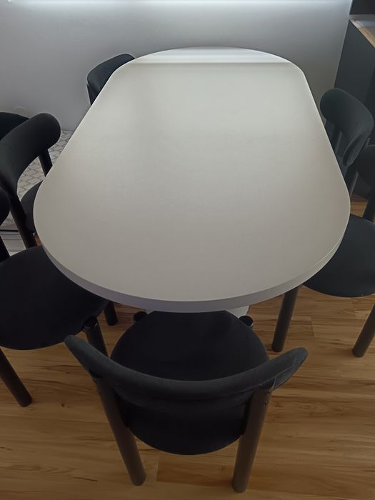 Mesa com 6 cadeiras