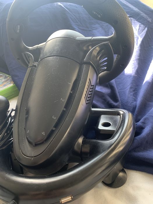 Volante krom ps4 pouco usado com poucas marcas de uso