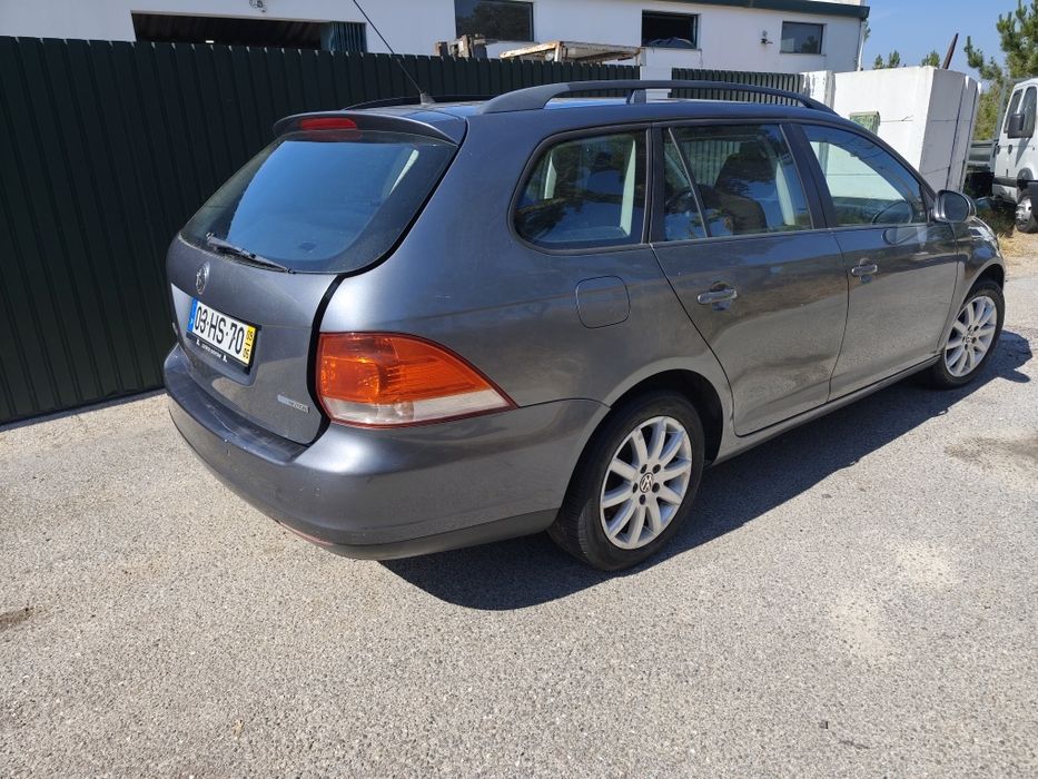 Volkswagen Golf 1.9 TDI de 2009 avariado