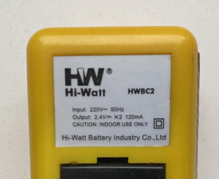 Зарядное устройство Hi-Watt HWBC2 (AA/AAA) — Отличное состояние