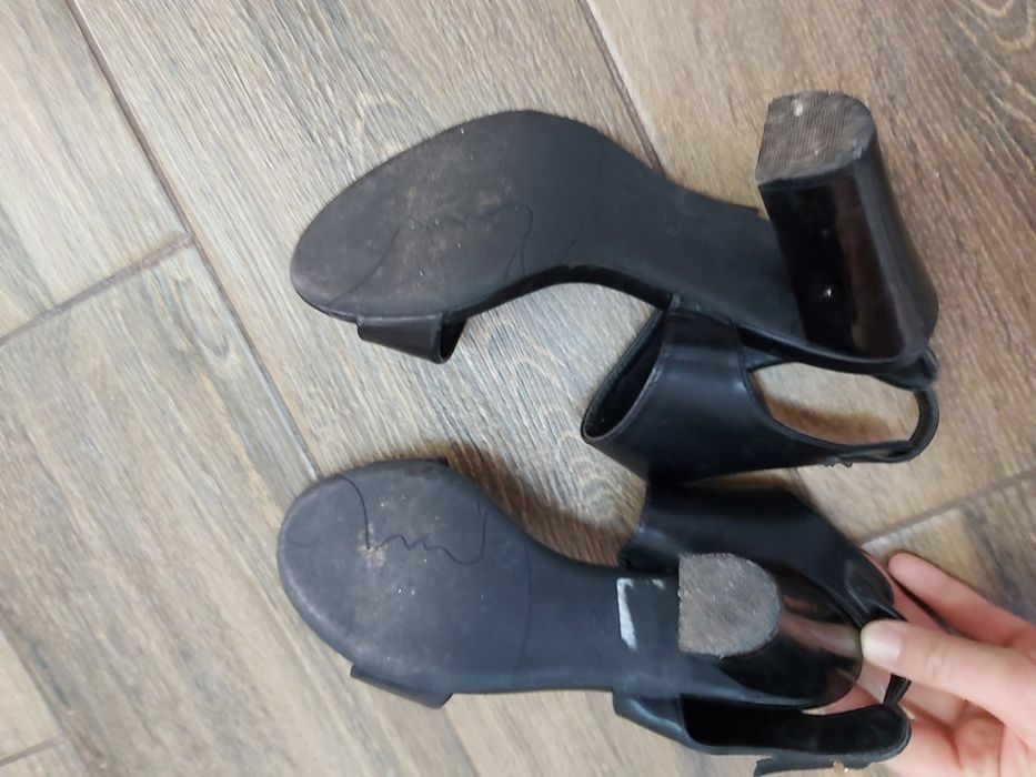 Босоніжки жіночі