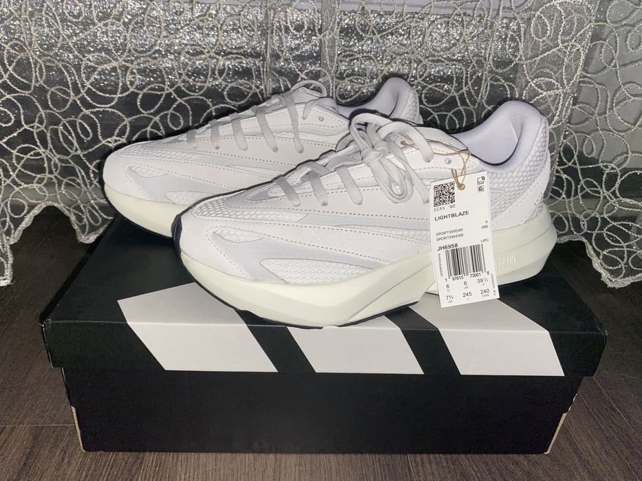 Жіночі кросівки Adidas Lightblaze оригінал! JH6958 40р