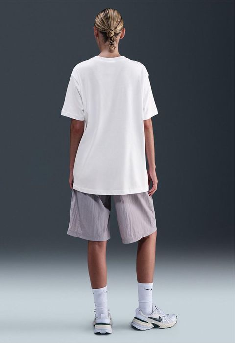 Футболка NIKE Sportswear Strawberry оригінал IQ3344-100
