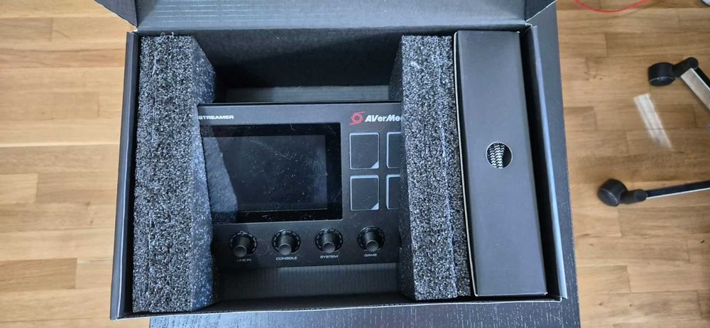 AVerMedia Live Streamer AX310 Misturador de áudio, ecrã táctil IPS