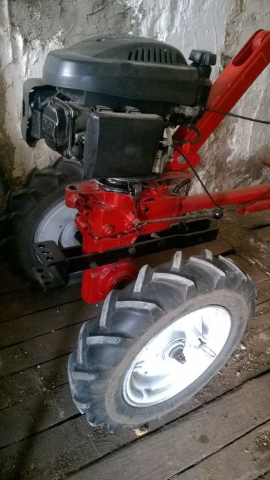 Traktor TERRA Vari