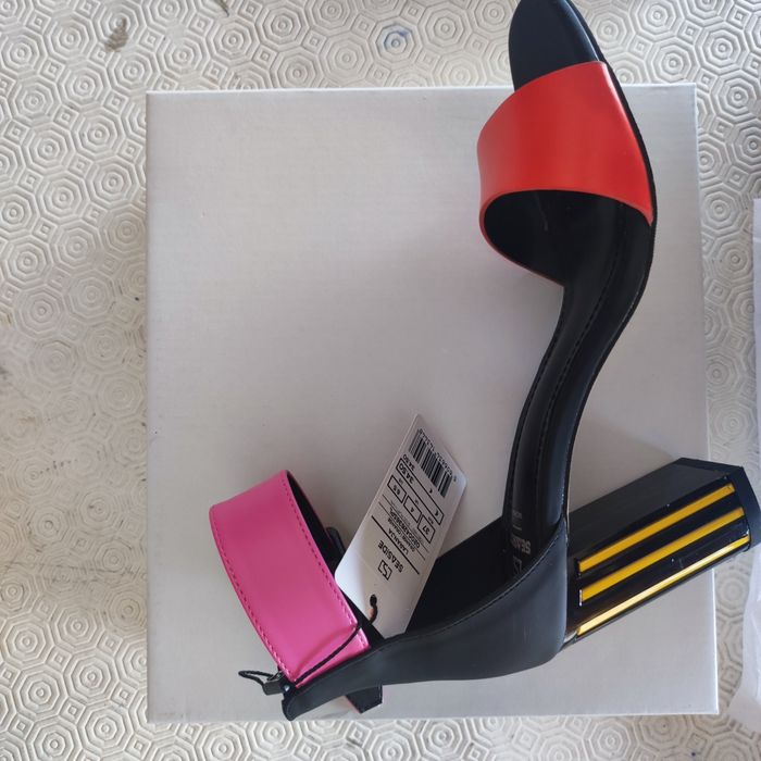 Sandálias com salto