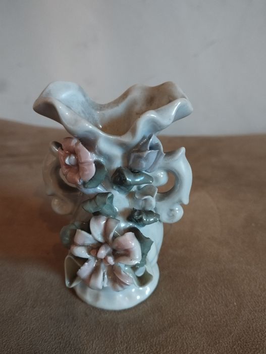 Porcelanowy dzbanuszek