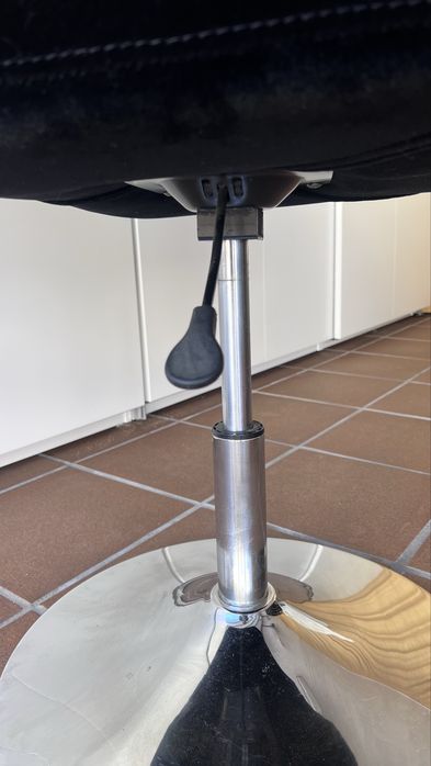 Cadeirão Preto em veludo