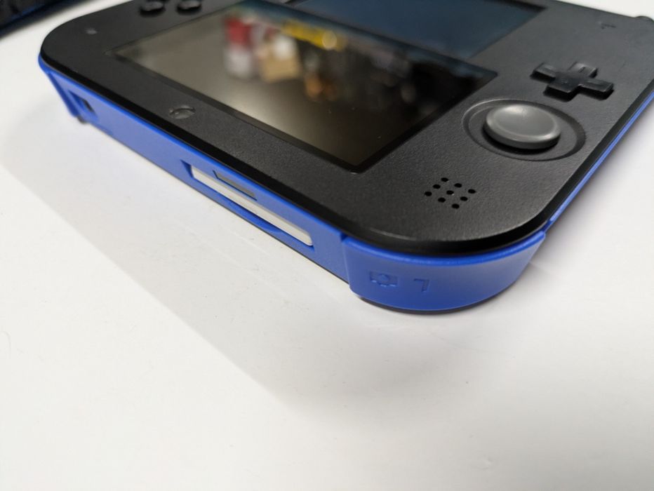 Nintendo 2DS (Super Mario Bros.2)
Super Mario Bros.2) pré instalado
Ca