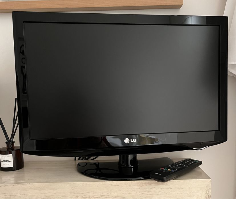 TV LG ecrã plano preta com comando