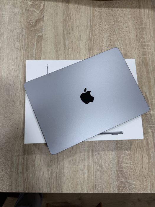 Macbook air M2 8gb/256gb 13”