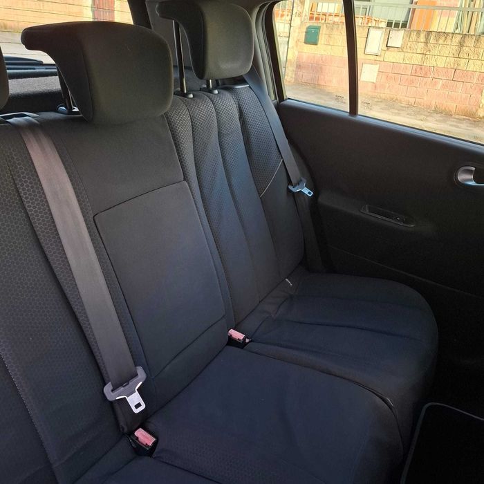 Renault Megane de 2003 em bom estado com poucos KMS
