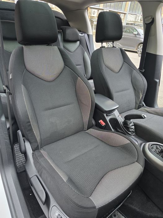 Peugeot 308 2011 г.   1.6D MT дизель