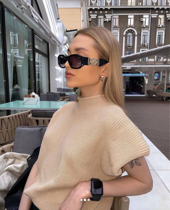 Тепла кофта без рукавів