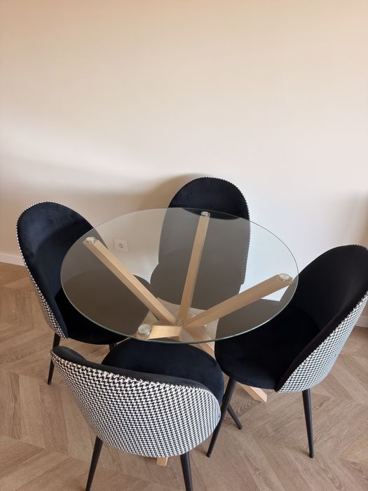Mesa de jantar em vidro