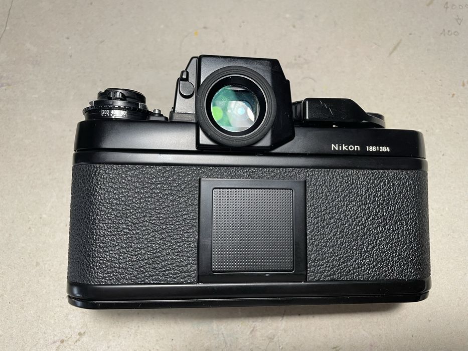 Nikon f3 HP  near MINT+ CLA + acessórios