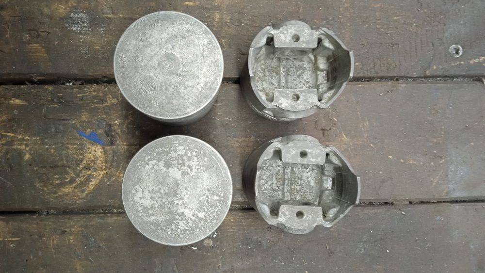 Поршня ВАЗ 2101-7 ,