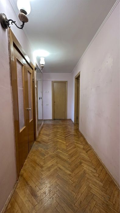 Продається 2х кімнатна КИЇВКА, ПРОСПЕКТ НЕЗАЛЕЖНОСТІ, під ремонт, балкон