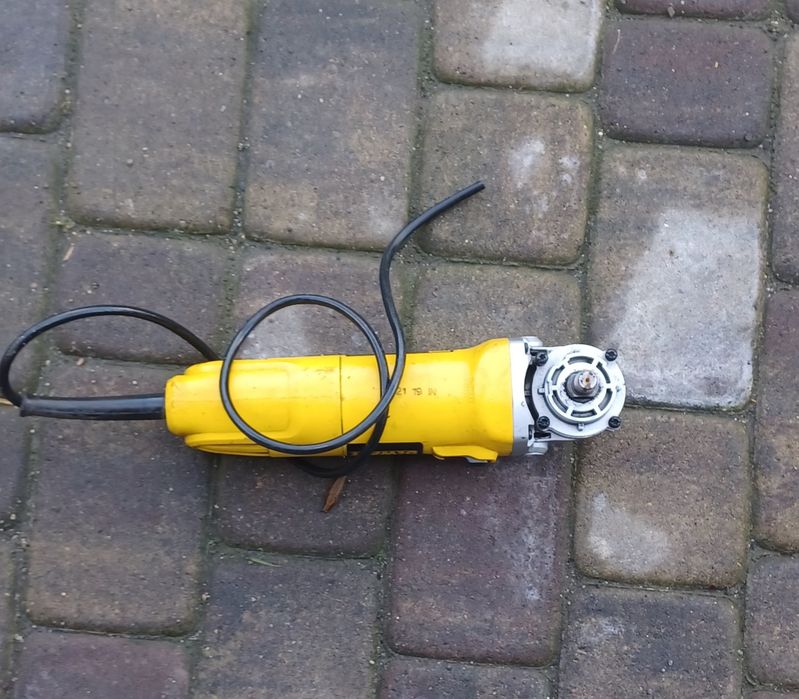 Szlifierka kątowa dewalt DWE4117
