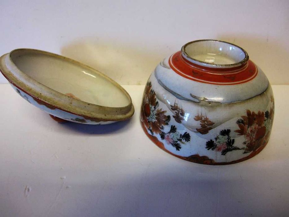 antiga taça de chá asiática com tampa  em porcelana - assinada
